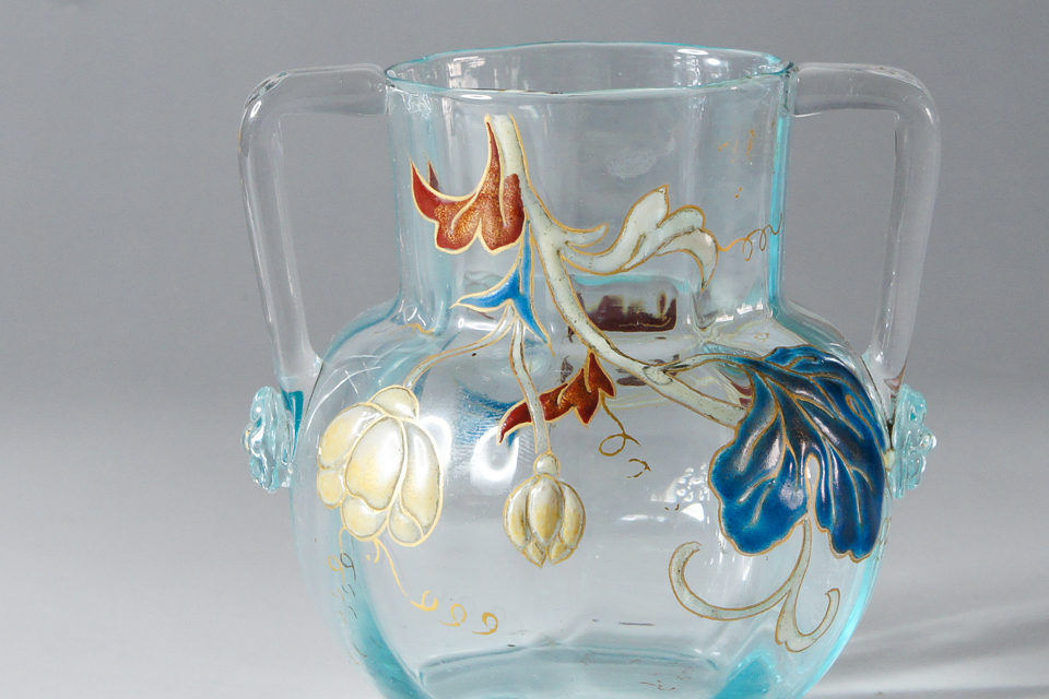 エミール・ガレ「花文様双耳花瓶 （月光色ガラス）」《アンティック