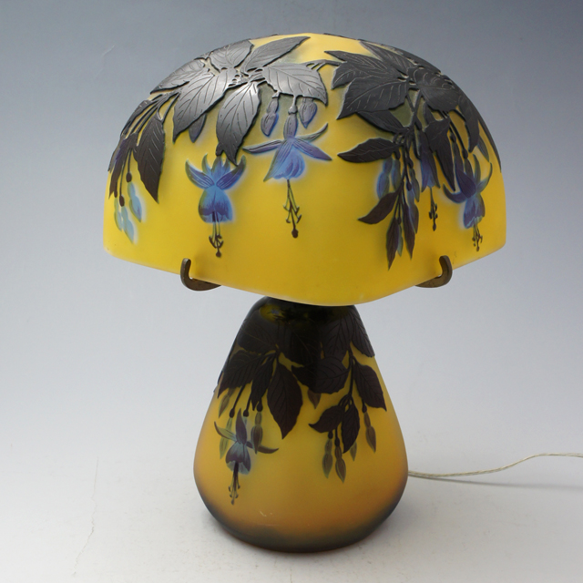 エミール・ガレ「フクシア文 テーブルランプ」《アンティックかとう》