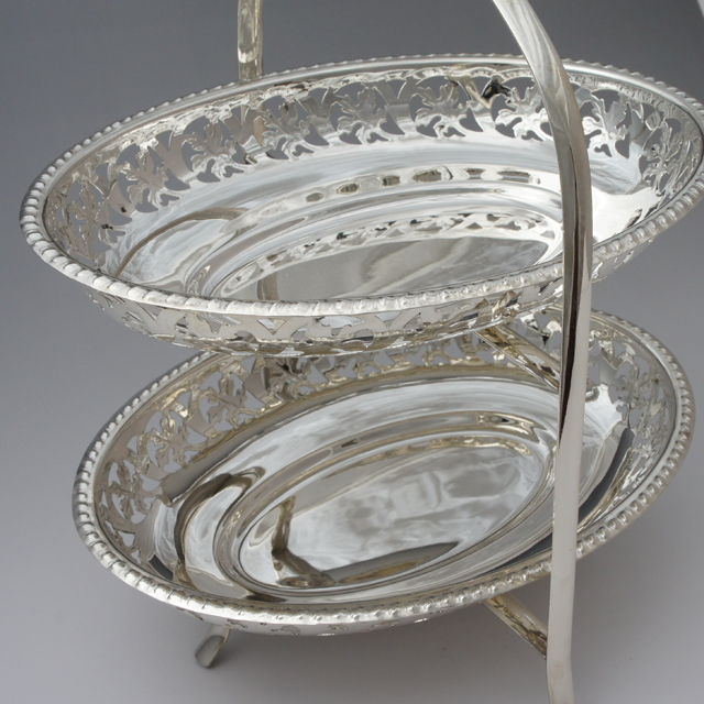 Wallace】オーバルのティーセンター ティー / ポットスタンド 22cm