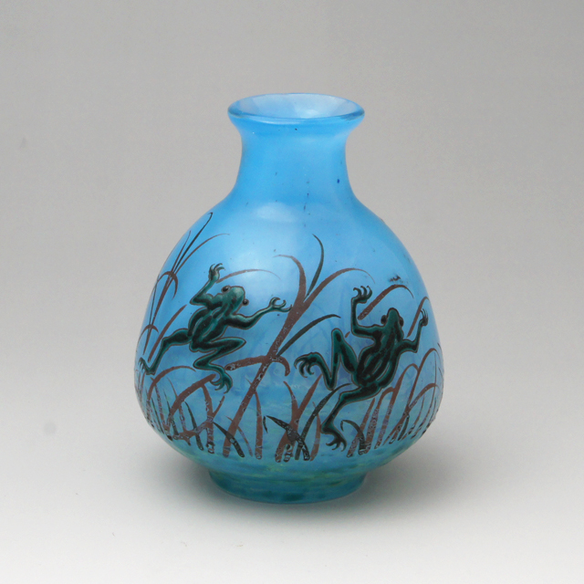 エミールガレ タイプ花と葉のモチーフ ガラス花瓶、本2点 エミールガレ