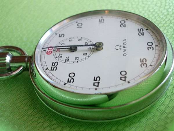 オメガ 自社キャリバー搭載 アンティークの手巻式ストップウォッチ 美