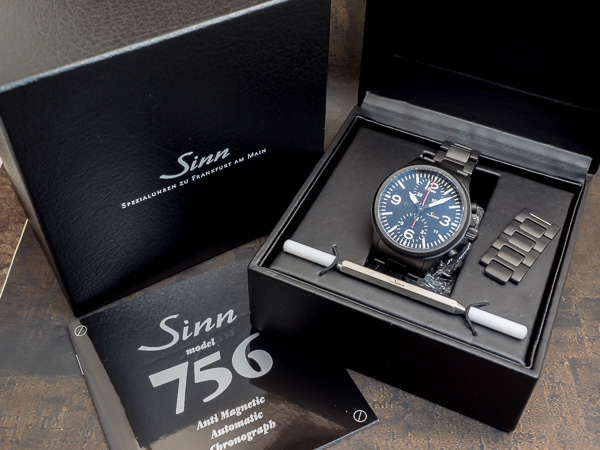 ジン Sinn 756 SR 赤秒針の国内40本限定スペシャルモデル PVD