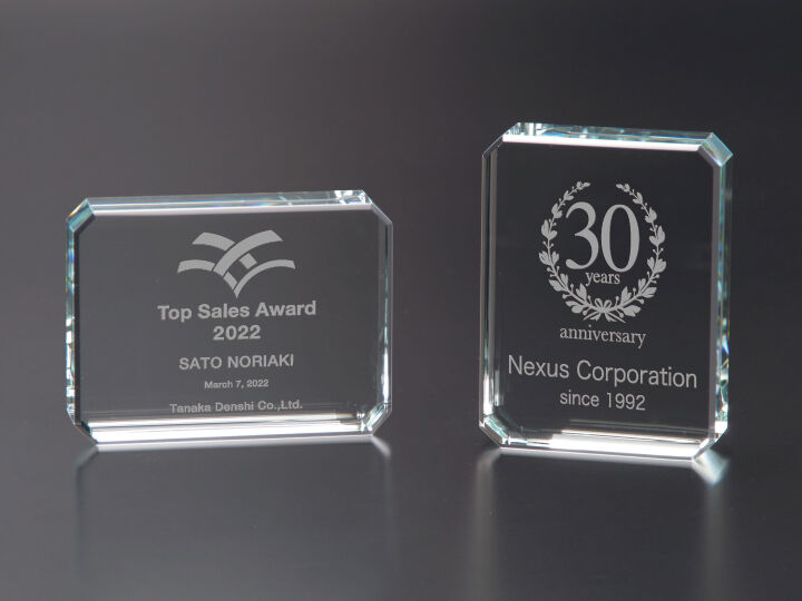 高透過ガラス製ペーパーウエイト（角形/自立式） | 製品紹介 | 法人