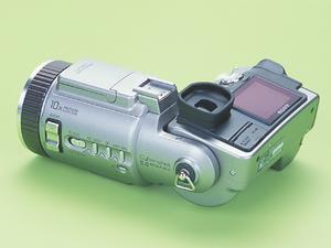 ASCII.jp：Cyber-shot DSC-F707 (1/4)