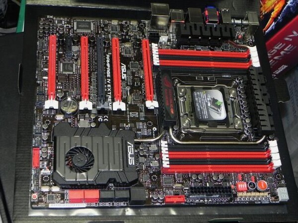 ASCII.jp：ASUS製マザー「Rampage IV Extreme」が発売開始！