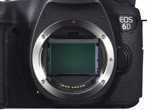 ASCII.jp：Wi-Fi内蔵で20万円！ フルサイズ一眼レフ「EOS 6D」発表