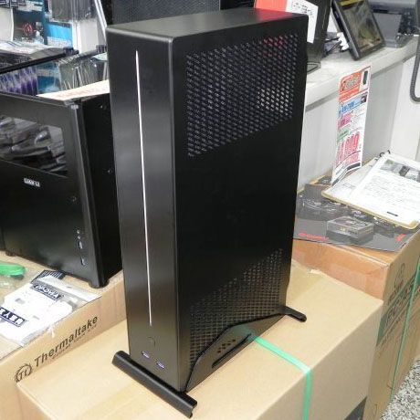 ASCII.jp：縦長なのがおもしろいLian-Li製Mini-ITXケース「PC-Q19」