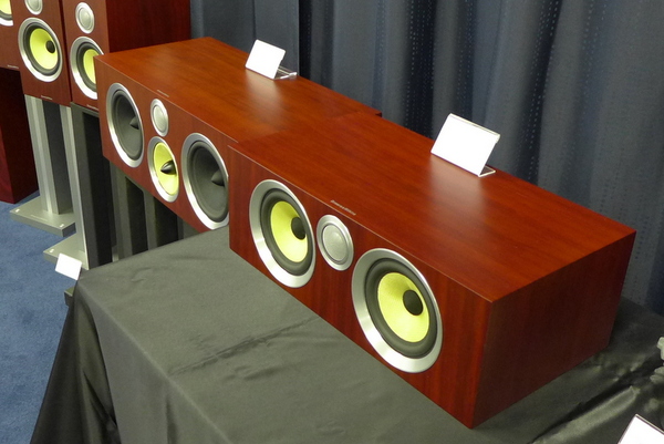 ASCII.jp：人気のB&W CMシリーズがS2に進化 (1/4)