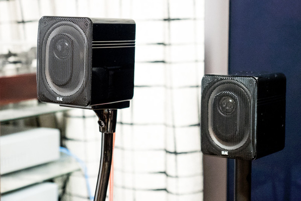 ASCII.jp：スピーカーが消える!? ELAC BS302が得た小型ゆえの魅力 (1/3)