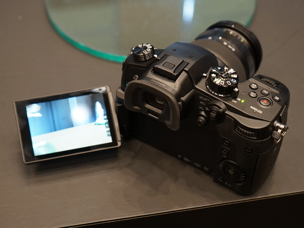 ASCII.jp：パナソニックのフラッグシップ一眼「LUMIX GH5」に触ってきた！