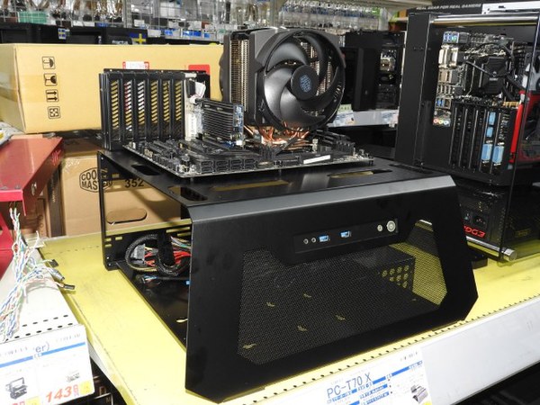 ASCII.jp：PCケースにも変化するベンチ台がLian Liから発売