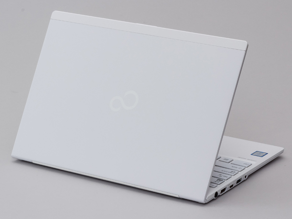 ASCII.jp：約790gの超軽量ノートPCで“カバンが重い”と無縁の生活に