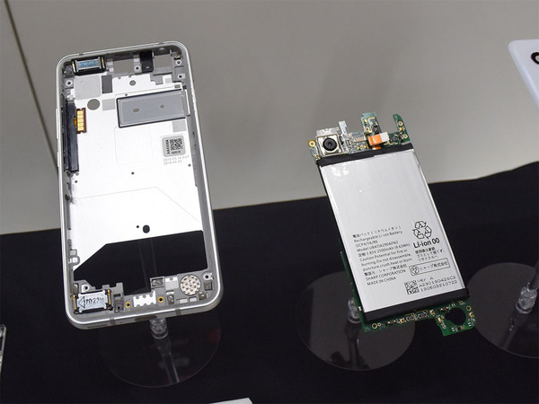 シャープ「AQUOS R2 compact」、待望のプレミアムコンパクト機を