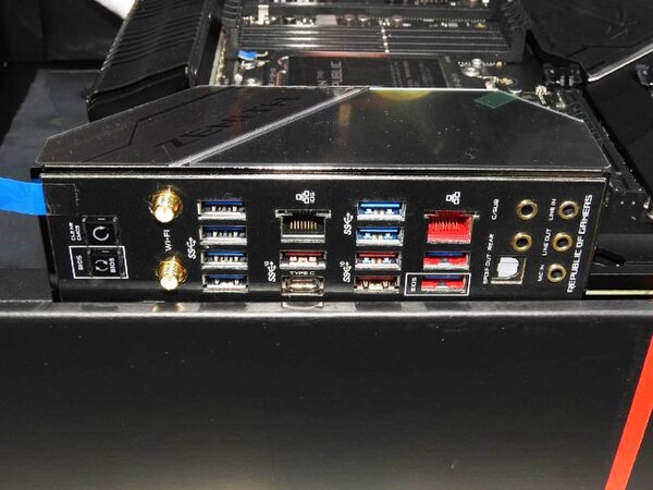 ASCII.jp：VRM専用ファンを備えるX399搭載のハイエンドマザー