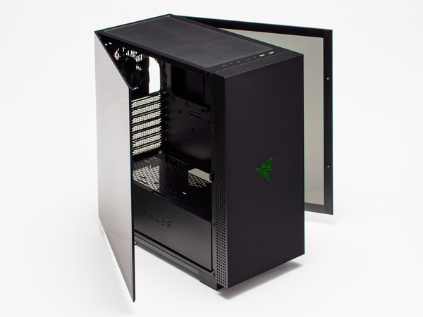 ASCII.jp：完成度が高いRazer純正PCケース「Tomahawk」をレビュー (1/3)