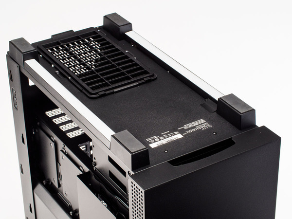 ASCII.jp：完成度が高いRazer純正PCケース「Tomahawk」をレビュー (1/3)