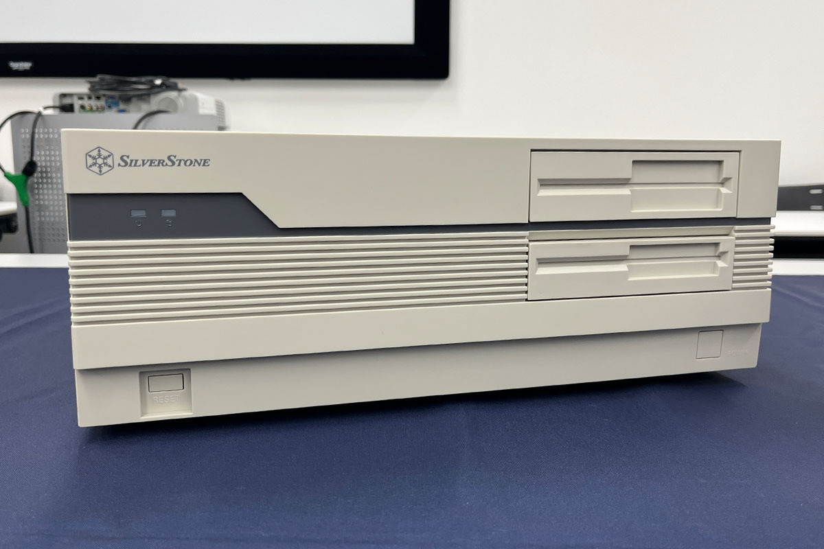 ASCII.jp：【小学校のパソコン室で見たやつ】懐かしさを感じるPCケース