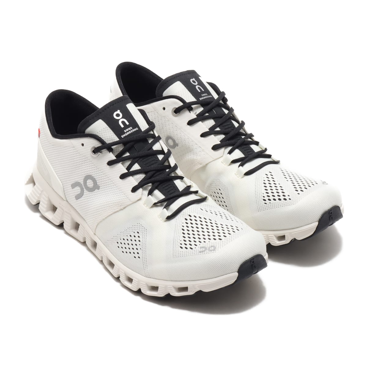 On Cloud X White/Black（オン クラウド エックス-ホワイト） | atmos
