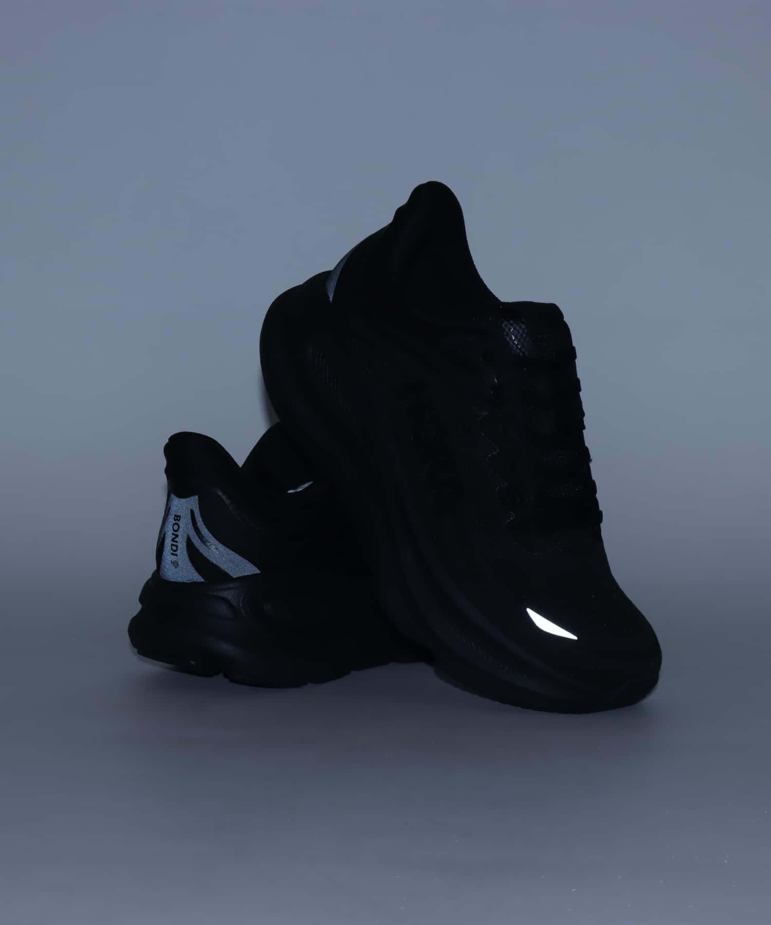 HOKA BONDI 9 BLACK / BLACK（ホカ ボンダイ 9-ブラック） | atmos