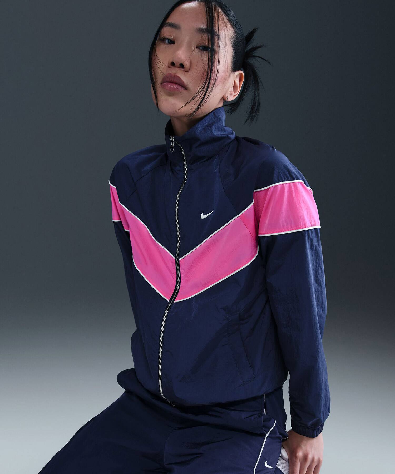 NIKE AS W NSW NK WR WVN UV FZ JKT MIDNIGHT NAVY/SAIL/PLAYFUL PINK
