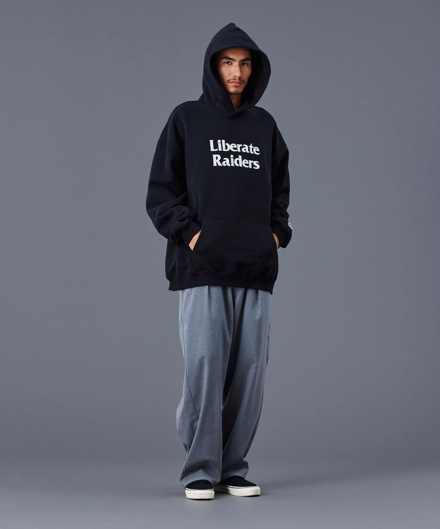 LIBERAIDERS LR EMBROIDERY HOODIE BLACK（リベレイダース エル アール