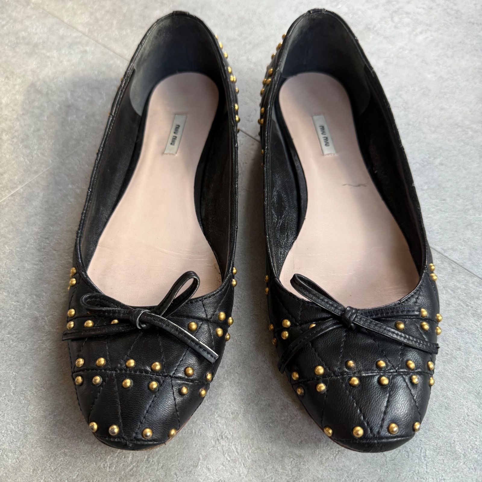 MIU MIU ミュウミュウ フラットシューズ リボンパンプス スタッズ