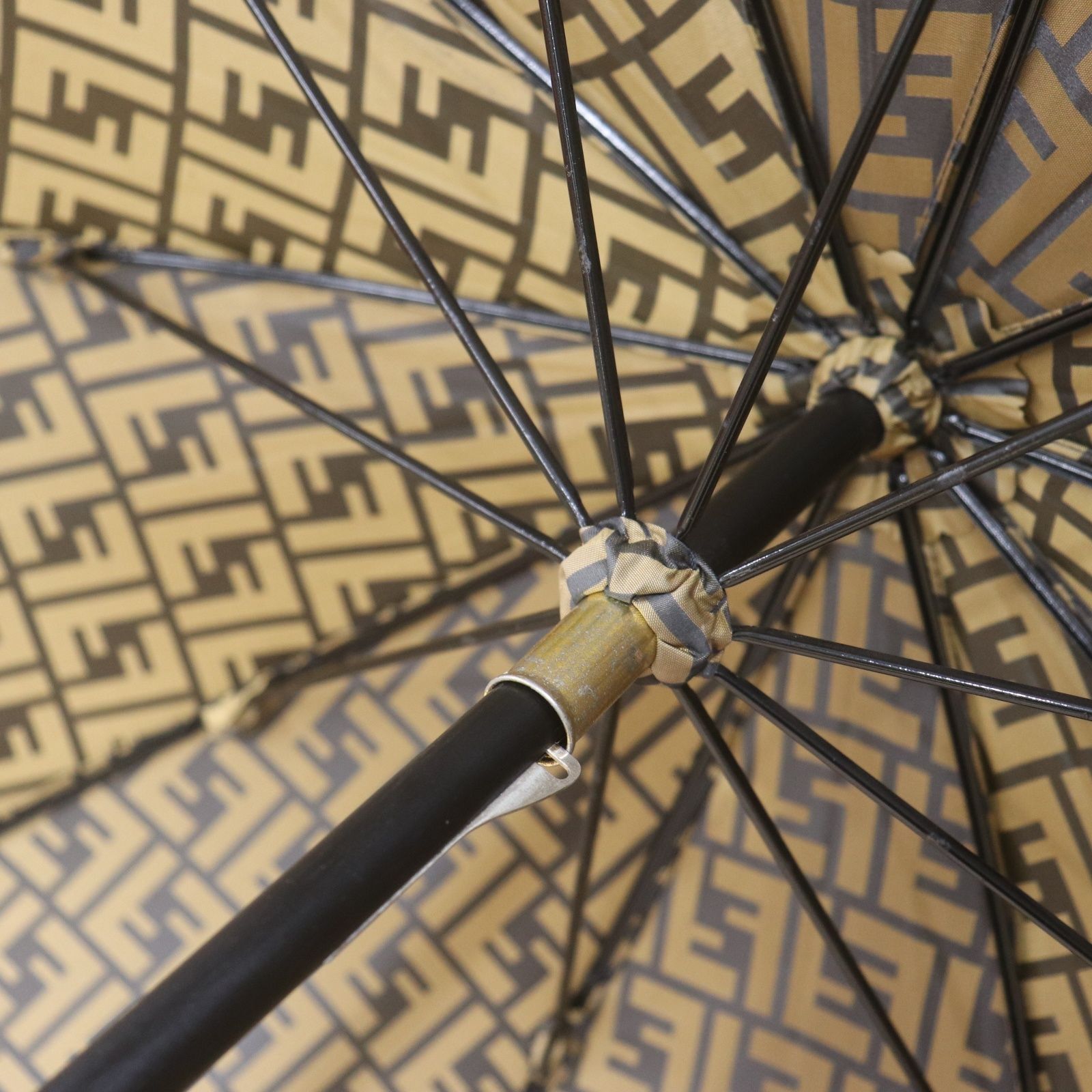 IT5PGHNZN54G FENDI フェンディ ズッカ柄 傘 アンブレラ 雨傘 長傘