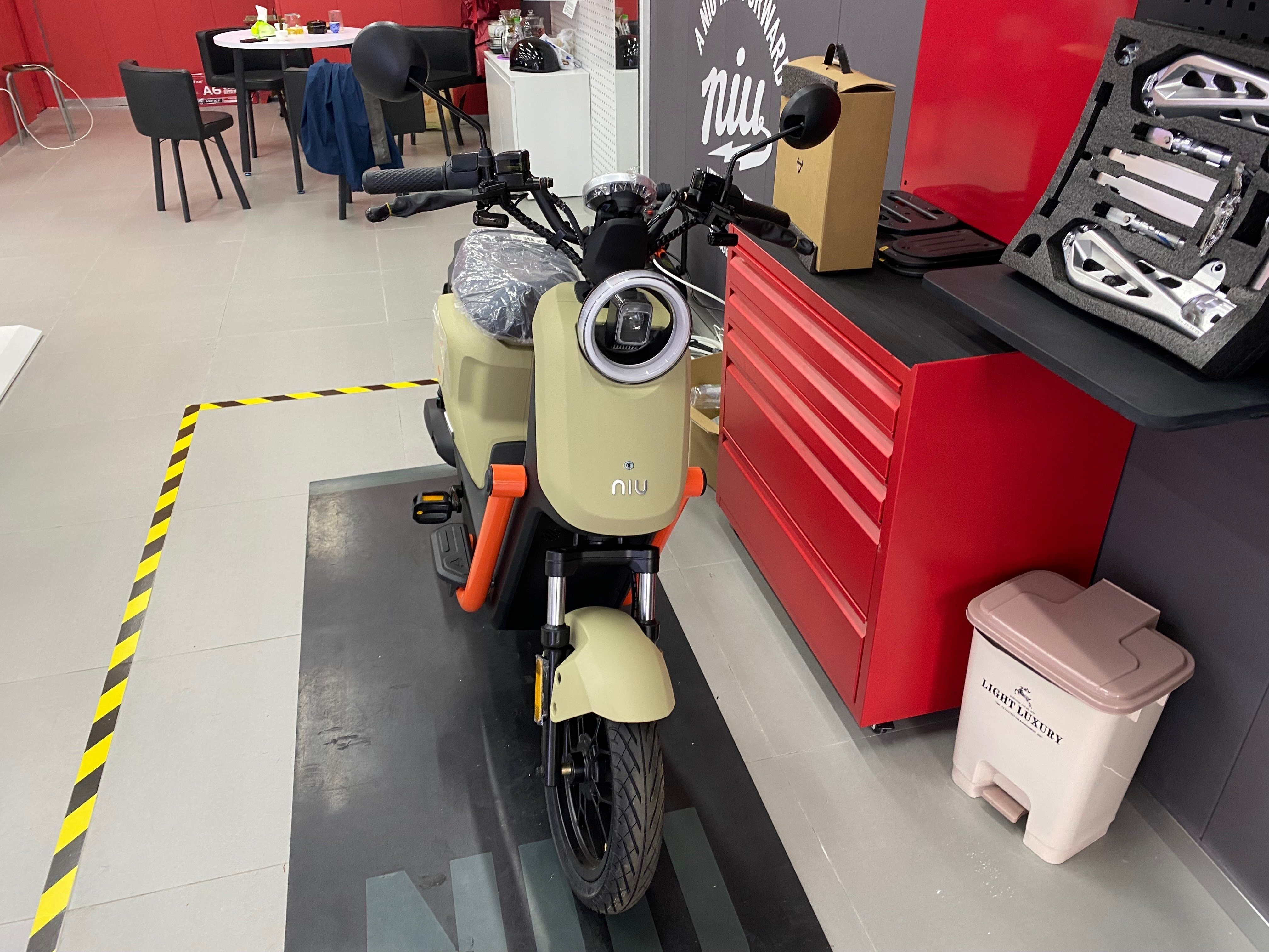 中国の電動自転車のリミッターを外したら、スピードの向こう側が見え