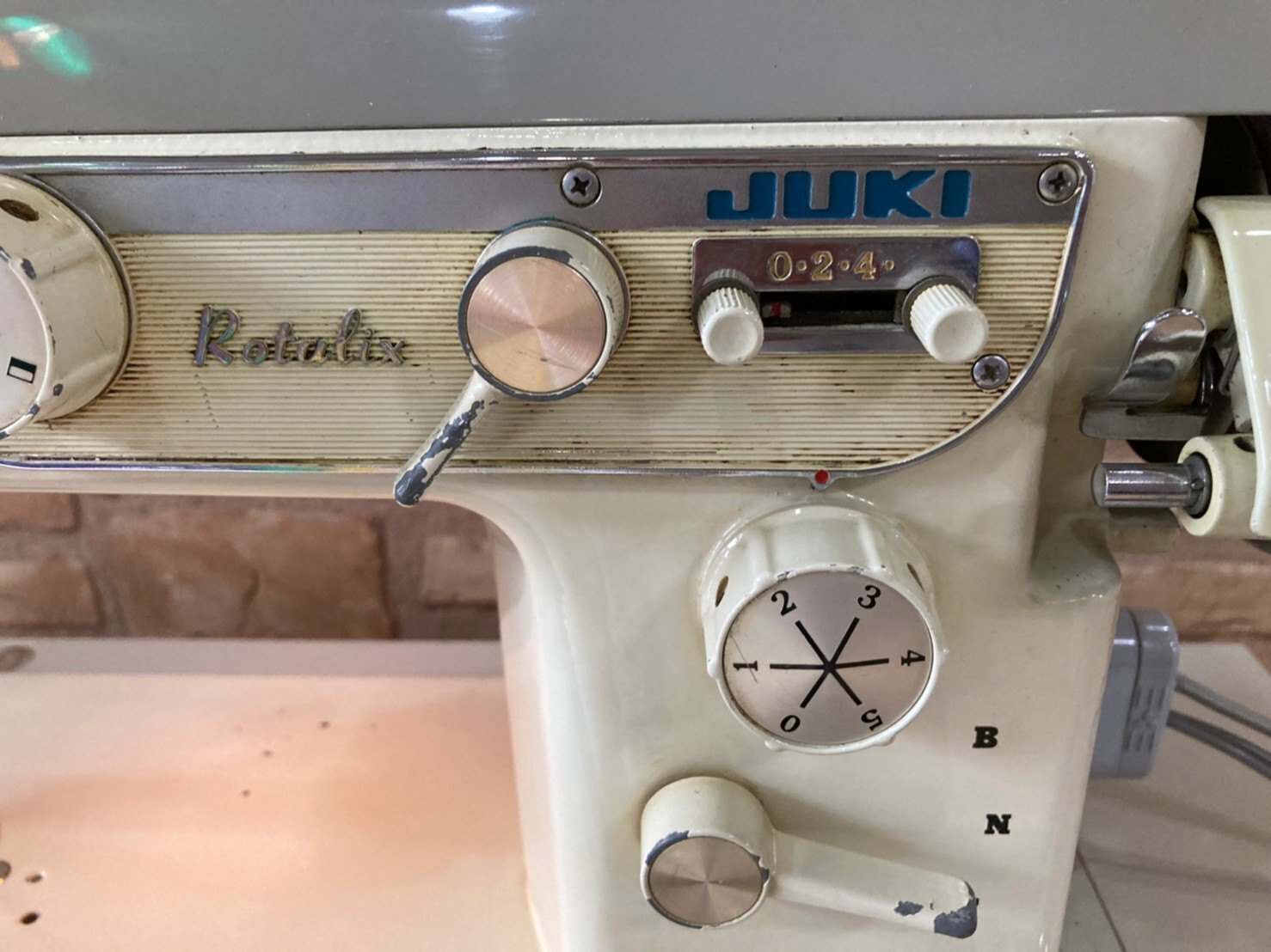 ミシン紹介】レトロなミシン JUKI ロータリックス「HZ-253