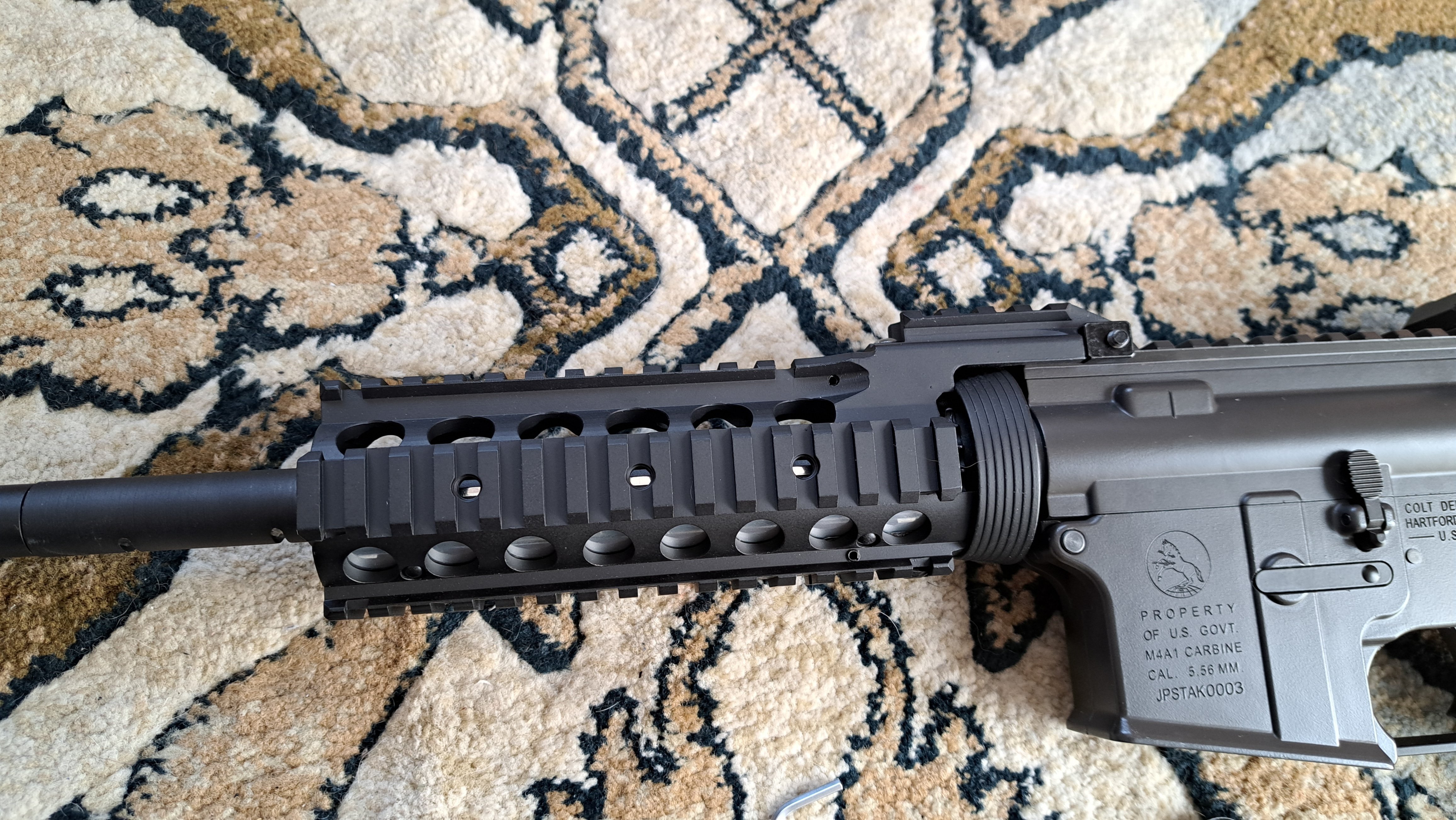 実物 ナイツアーマメント M4A1 RIS ハンドガード 実物 ナイツ