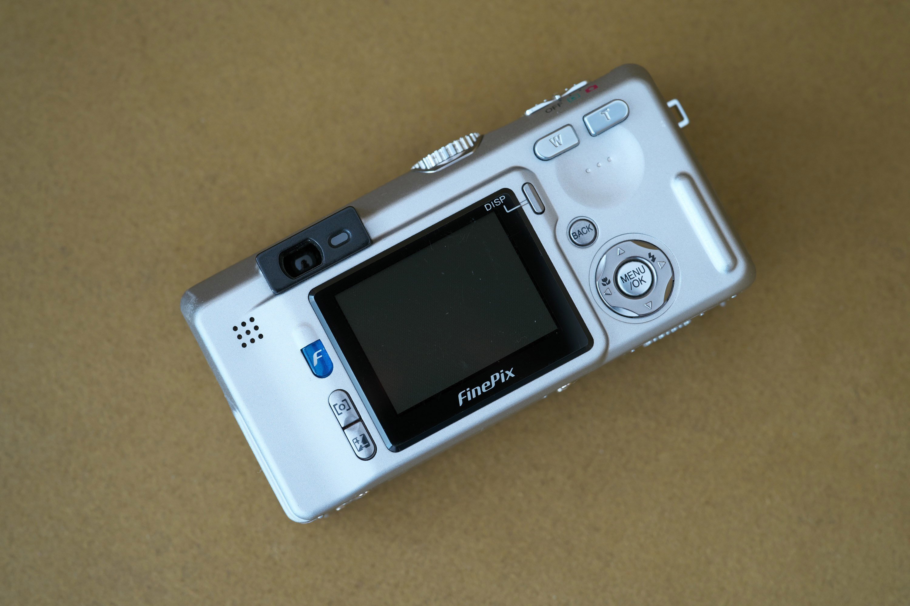 オールドデジカメ思い出話 その3 Fujifilm Finepix F700｜ちいさな島