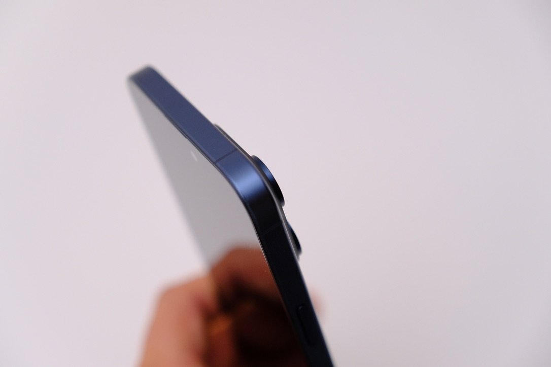 アップルノート フォトレビュー】 新しいチタンボディのデザインを隅々