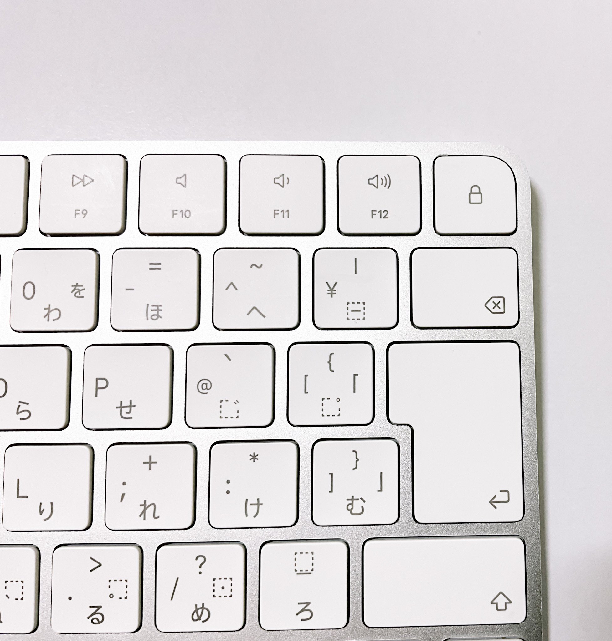 クラムシェル運用MacBook Air M3で使用中の「キーボード」「マウス