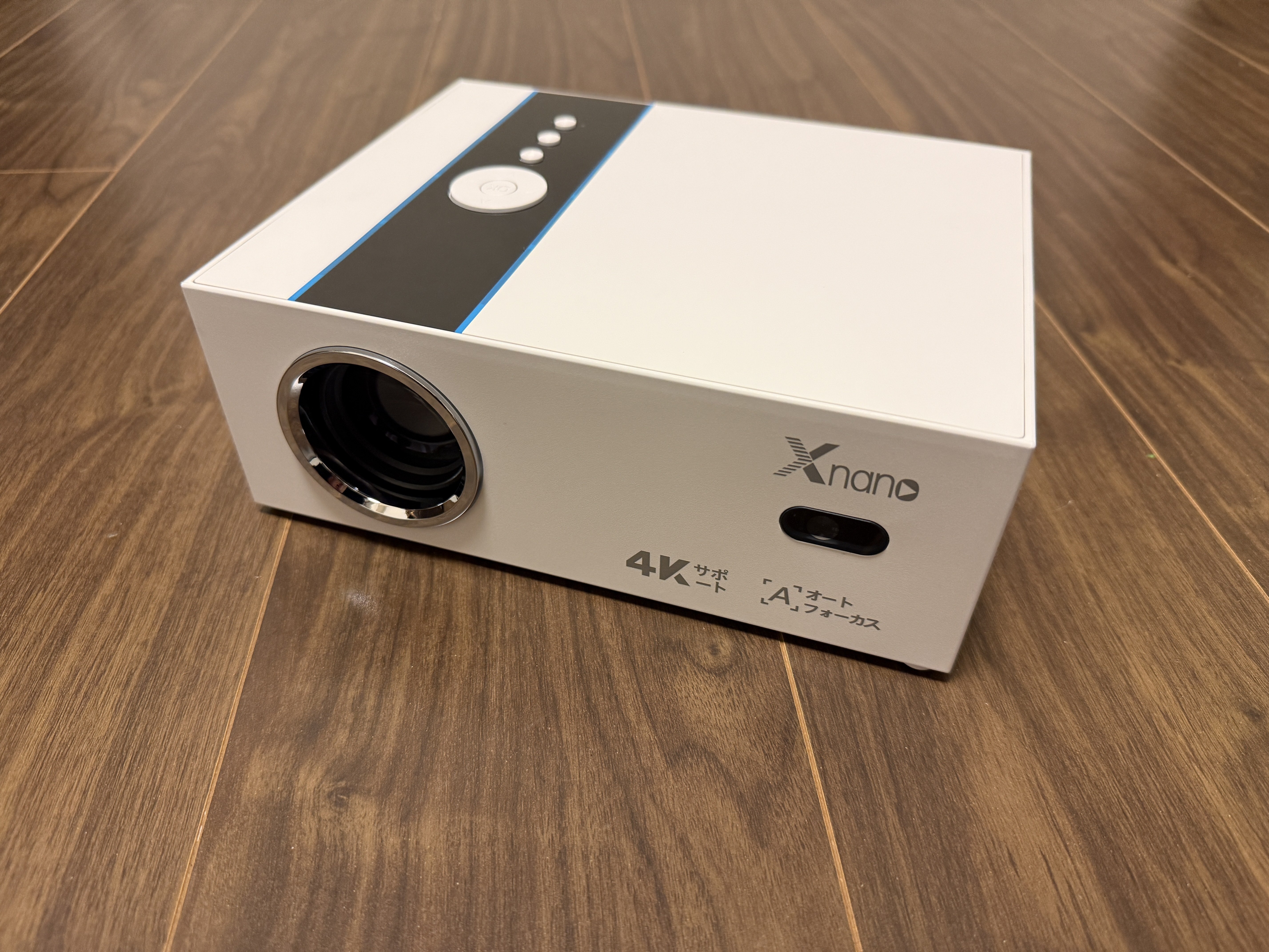 コンパクト】XNANO プロジェクターレビュー【パワフル】｜ガジェットは