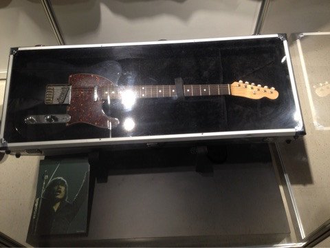 アベフトシ（THEE MICHELLE GUN ELEPHANT)の機材｜plutoculture