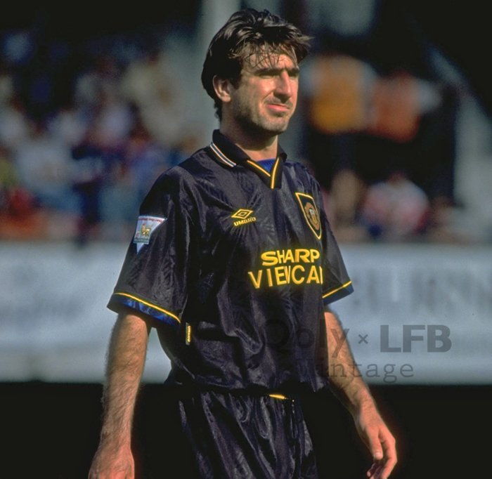 マンチェスターU、今季サードユニは伝説「カンフーキック事件」の