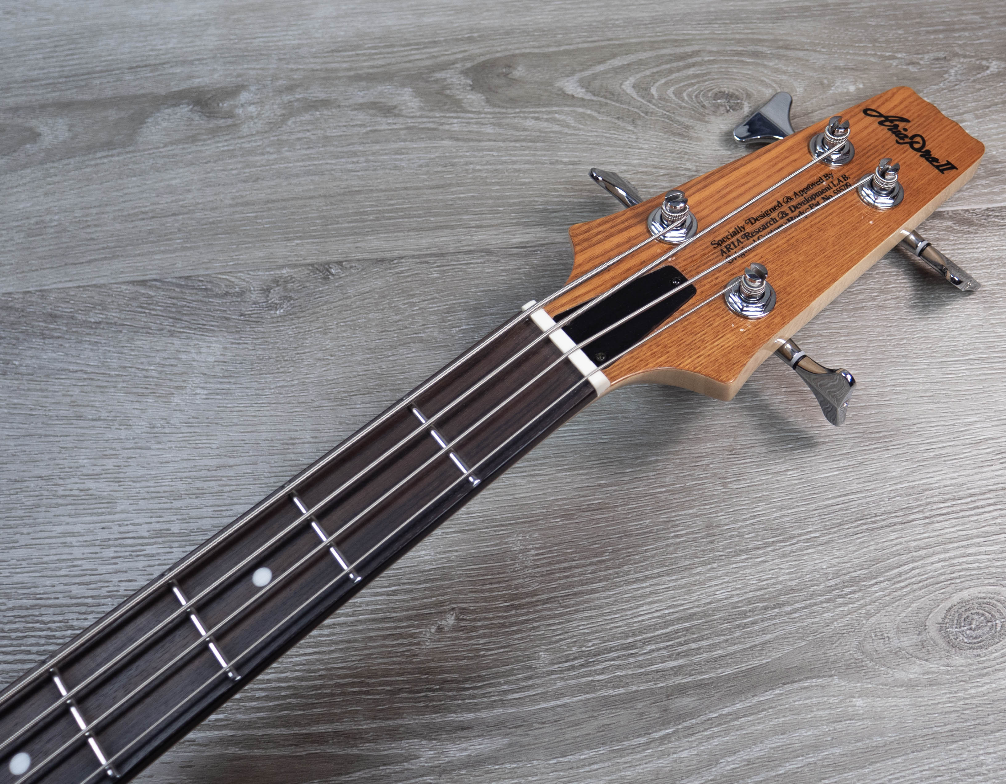 Aria Pro II SB-700, Oak – A Strings