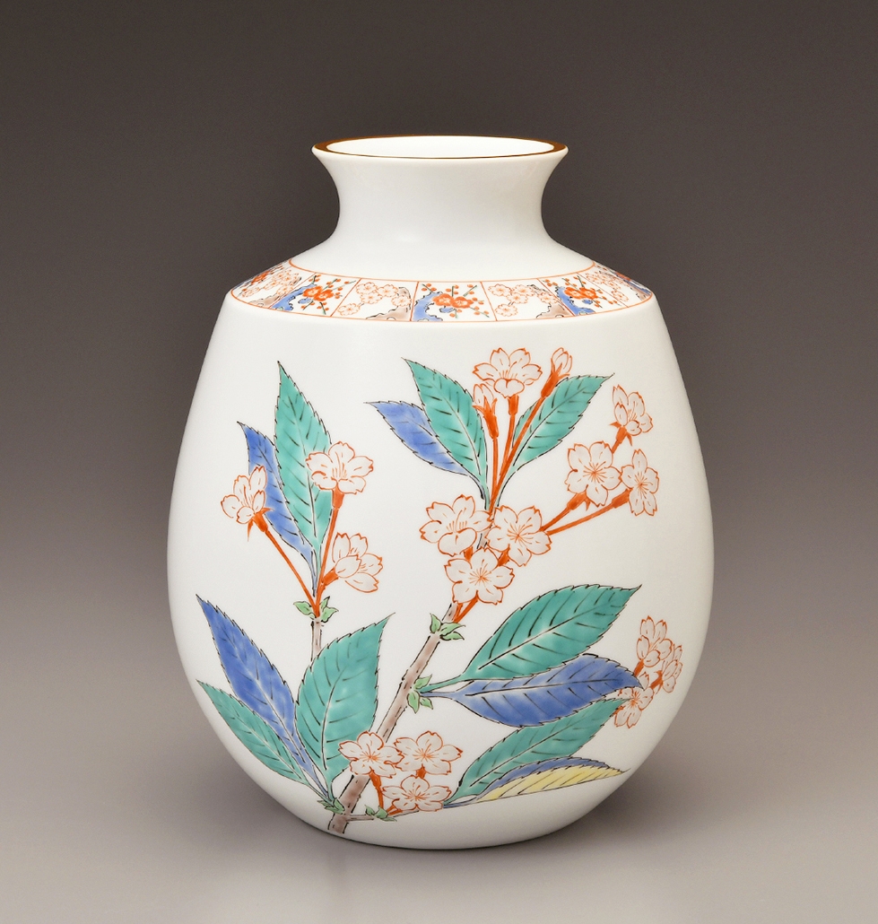 十五代 酒井田柿右衛門『 濁手梅桜文花瓶』 | 陶磁器 | 日経アート