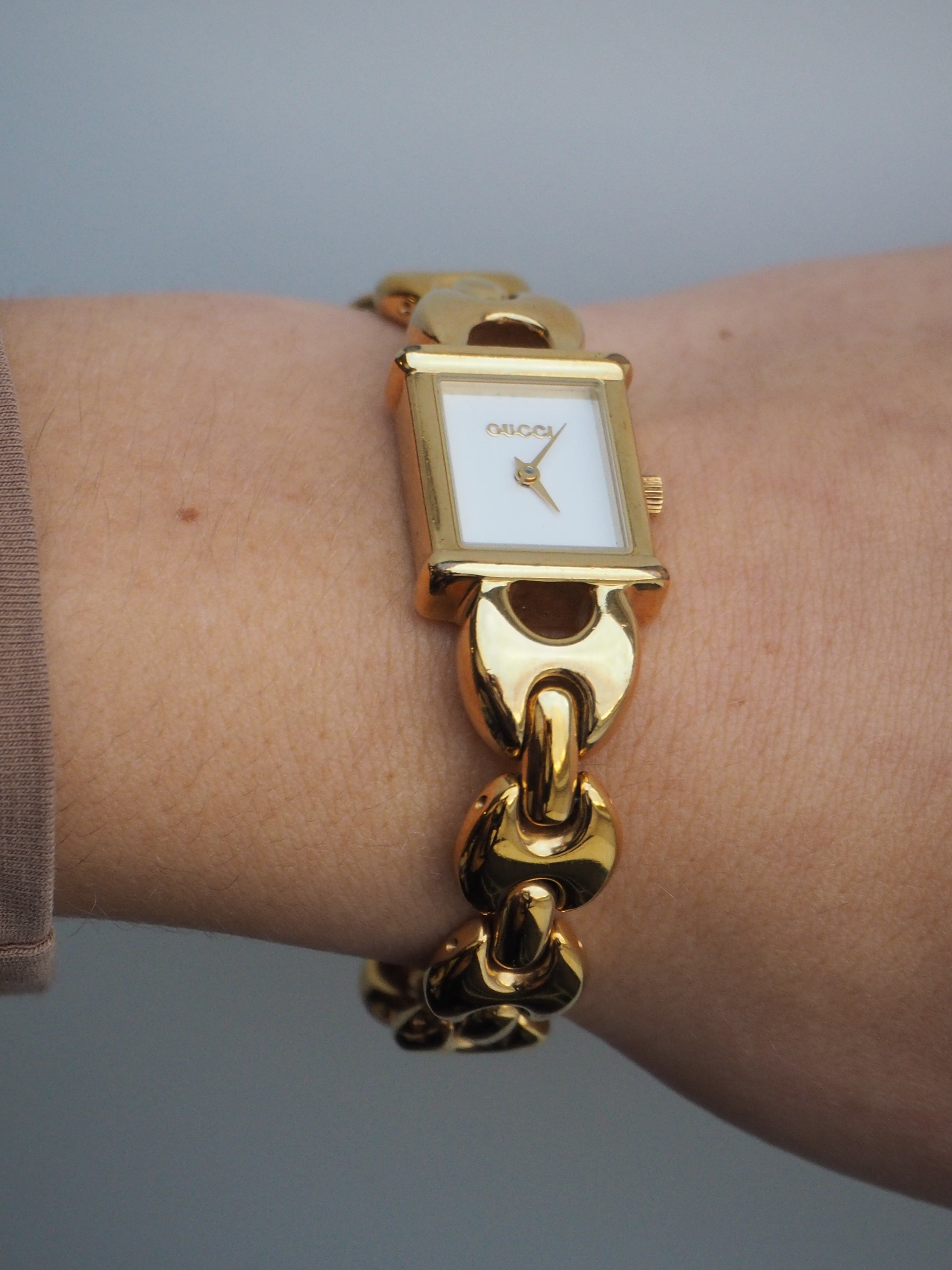 Gucci 1800L Watch Gold | Pre-Owned Luxury – Archives de Luxe