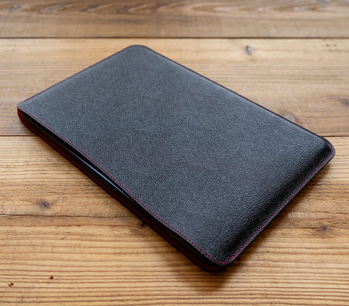 新製品】国立商店の15インチMacBook Air用「職人が作るレザースリーブ