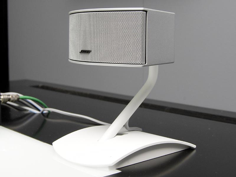 ボーズ、フロントSPでサラウンド再生できる「3・2・1」の上位モデル