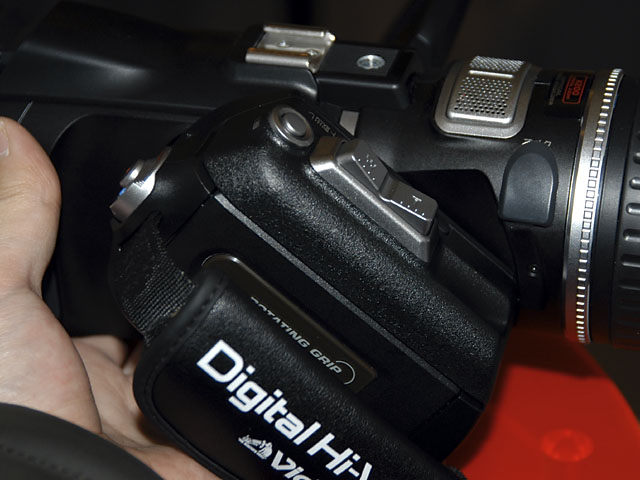 ビクター、世界初の民生用ハイビジョンカメラ