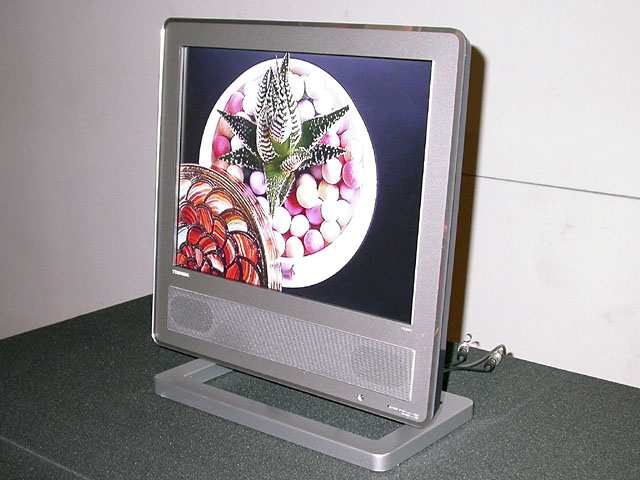 リアル・フリート、ピアノ仕上げの17V/14V型液晶テレビ