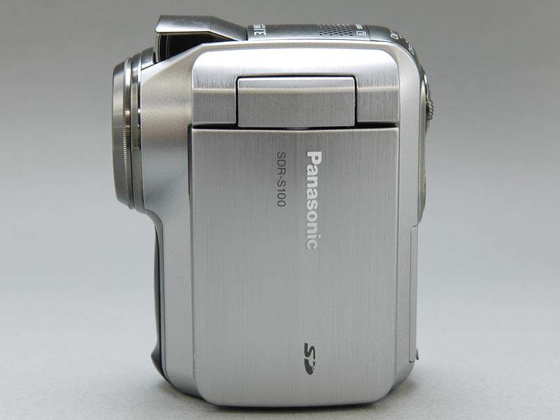 松下、光学式手ぶれ補正搭載の3板式SDビデオカメラ