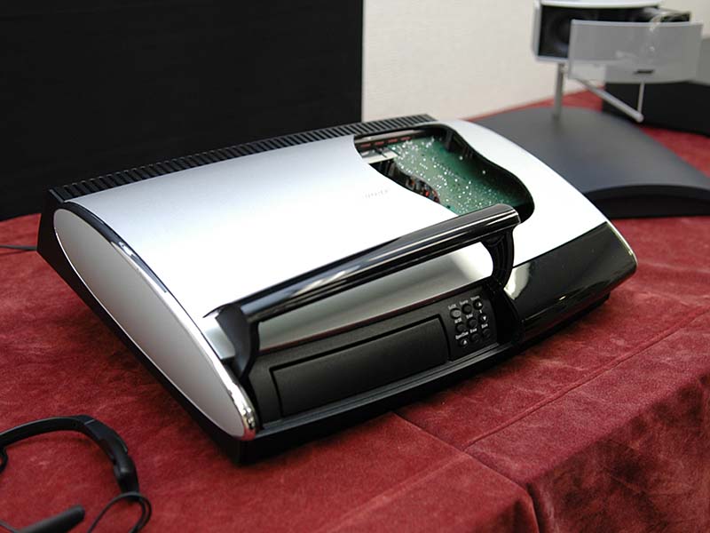 ボーズ、HDDを内蔵した50万円のシアターシステム