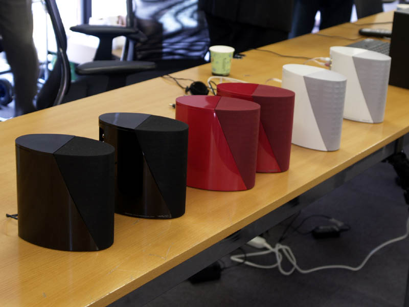 オンキヨー、θの形状をしたアンプ内蔵型スピーカー