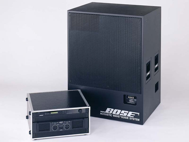 ボーズ、厚さ50mmの壁埋込/壁掛けスピーカー