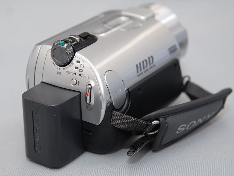 ソニー、SD録画対応の40GB HDDカム「DCR-SR300」