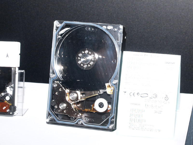 日立、「iVDR」でHDD拡張できる録画対応テレビ「Wooo」