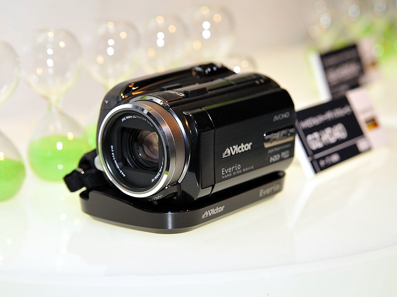 ビクター、AVCHD/MPEG-2両対応のHDD搭載「Everio」